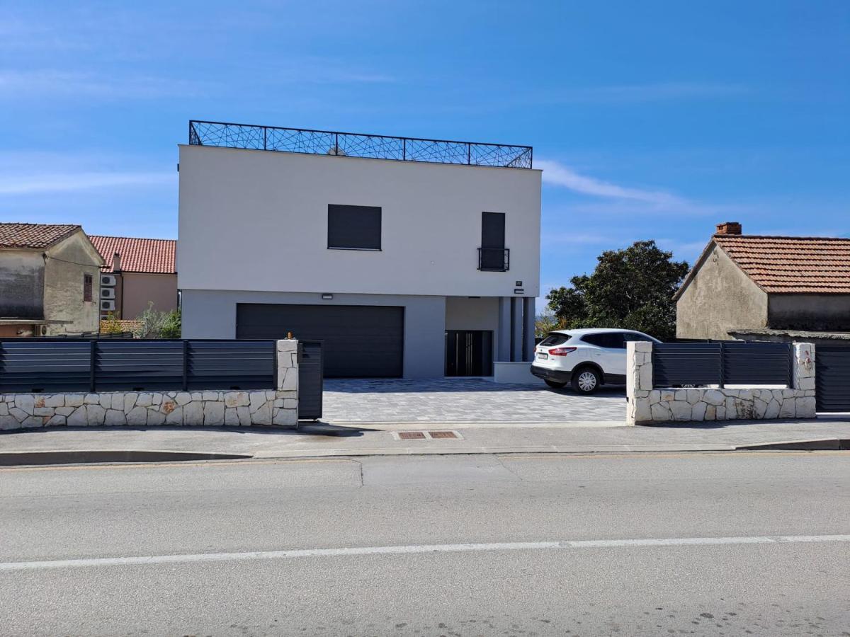 Apartmani Le-Lu Kaštela Eksteriør billede
