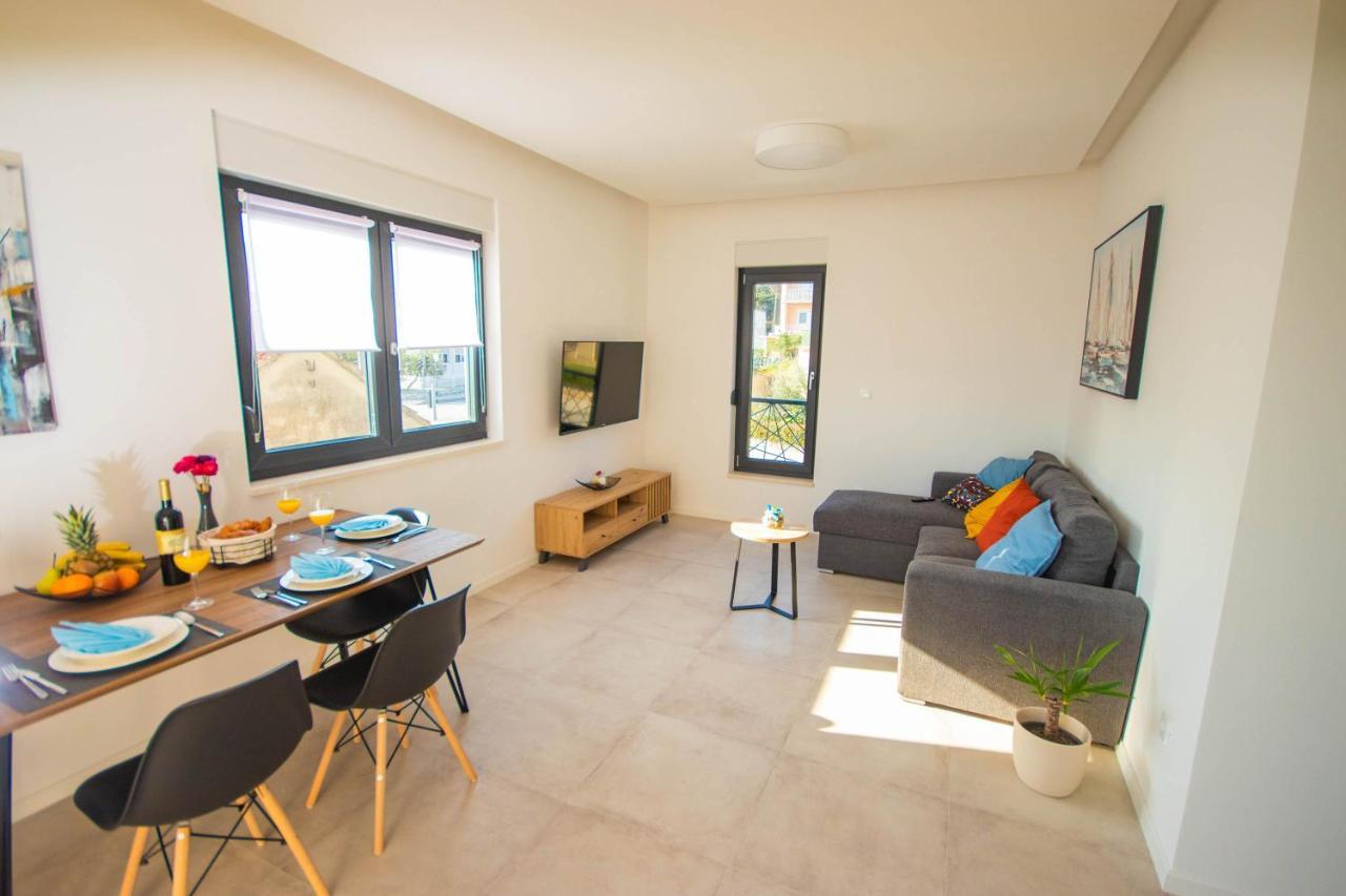 Apartmani Le-Lu Kaštela Eksteriør billede
