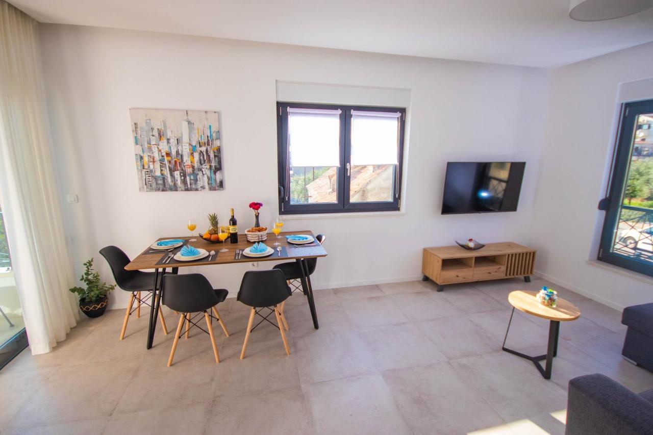 Apartmani Le-Lu Kaštela Eksteriør billede