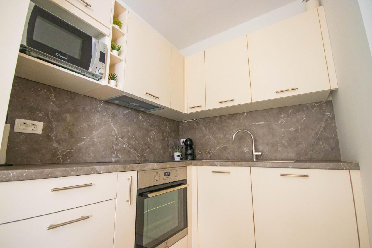 Apartmani Le-Lu Kaštela Eksteriør billede