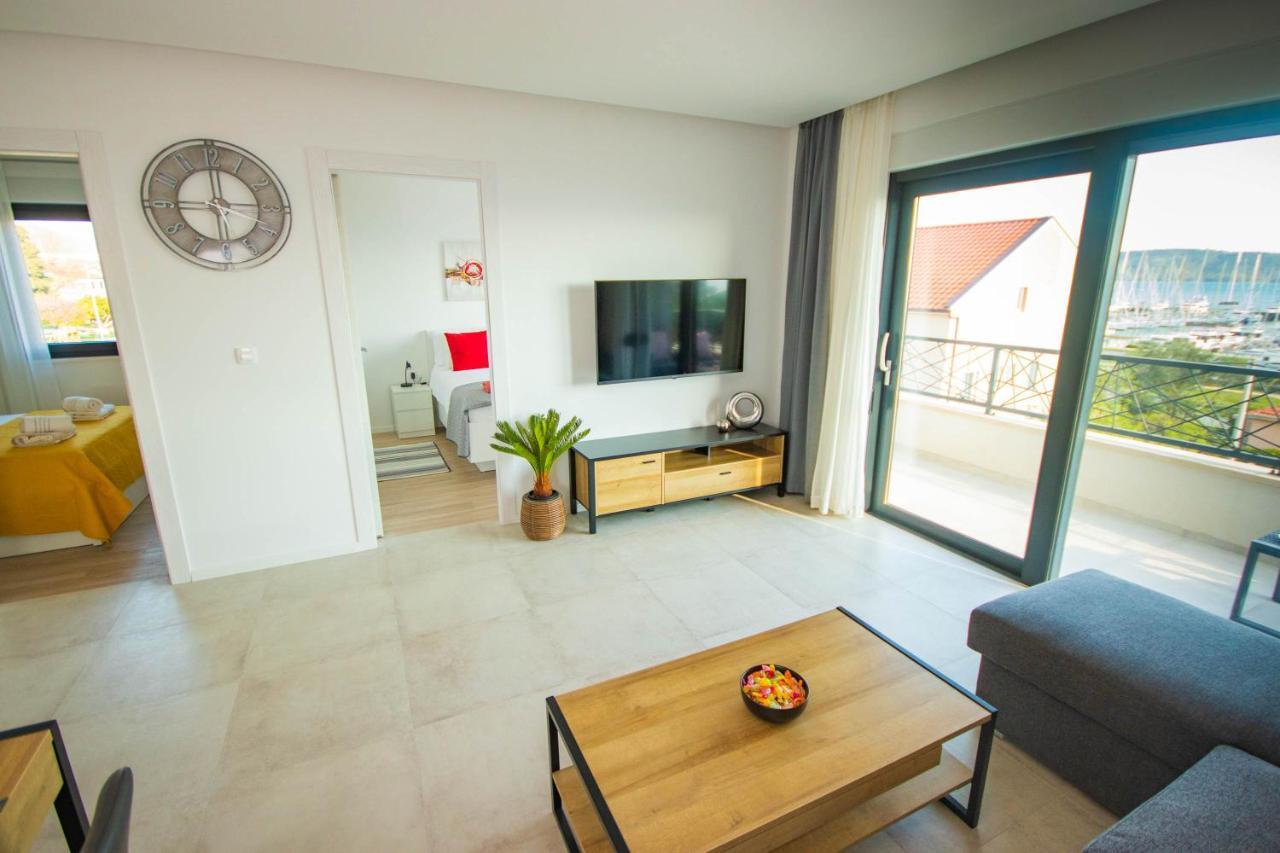 Apartmani Le-Lu Kaštela Eksteriør billede