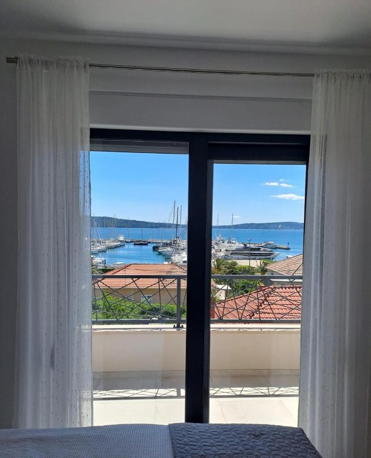 Apartmani Le-Lu Kaštela Eksteriør billede